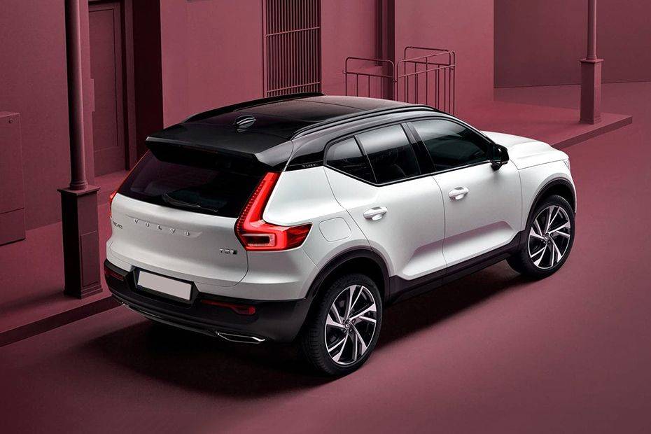 XC40 (2018-2022) Rear Low Angle View XC40 (2018-2022) Rear Low Angle View