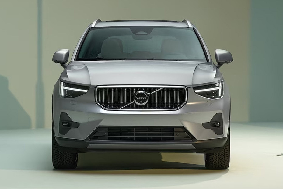 Full Front View of XC40 Full Front View of XC40