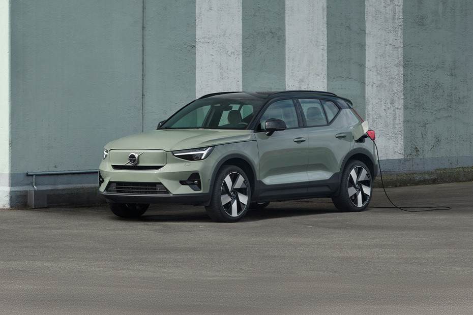 XC40 Recharge Front angle low view XC40 Recharge Front angle low view
