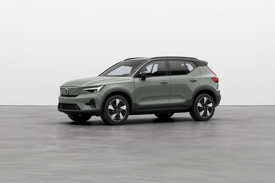 Rear Cross View of Volvo XC40 Recharge Rear Cross View of Volvo XC40 Recharge