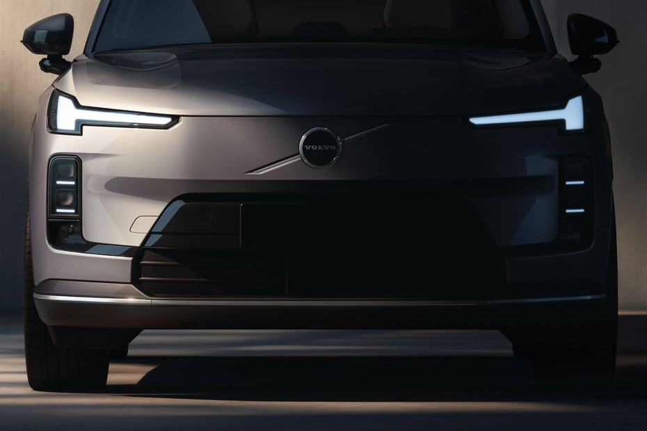 XC70 Grille View in UAE