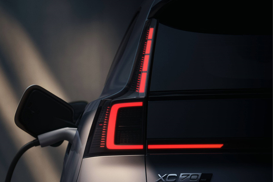 XC70 Tail light in UAE