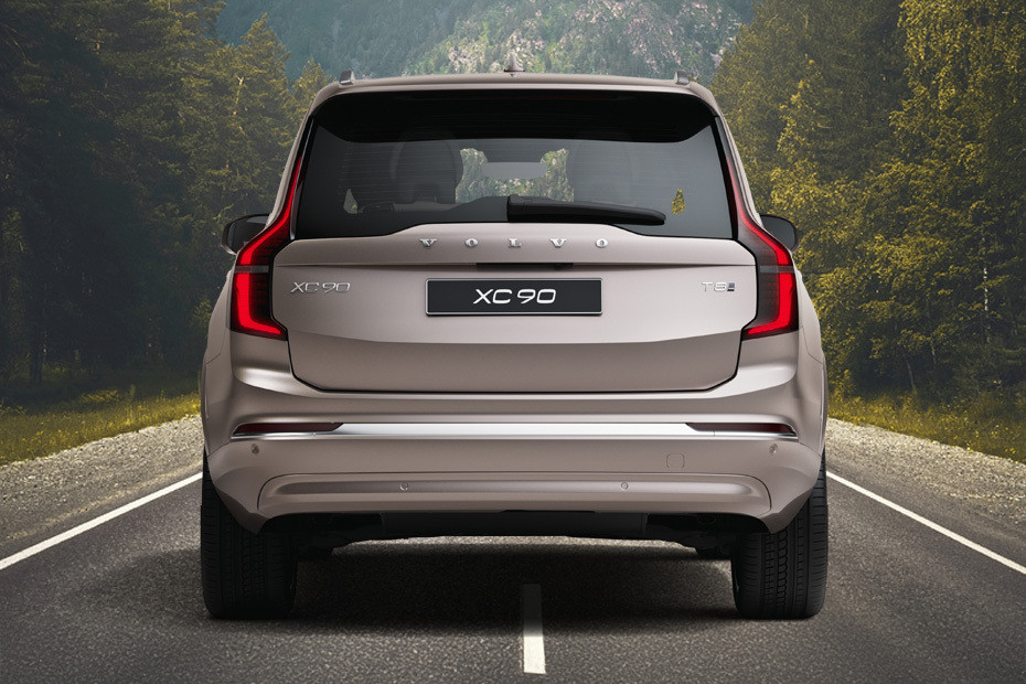 Full Rear View of Volvo XC90 Full Rear View of Volvo XC90