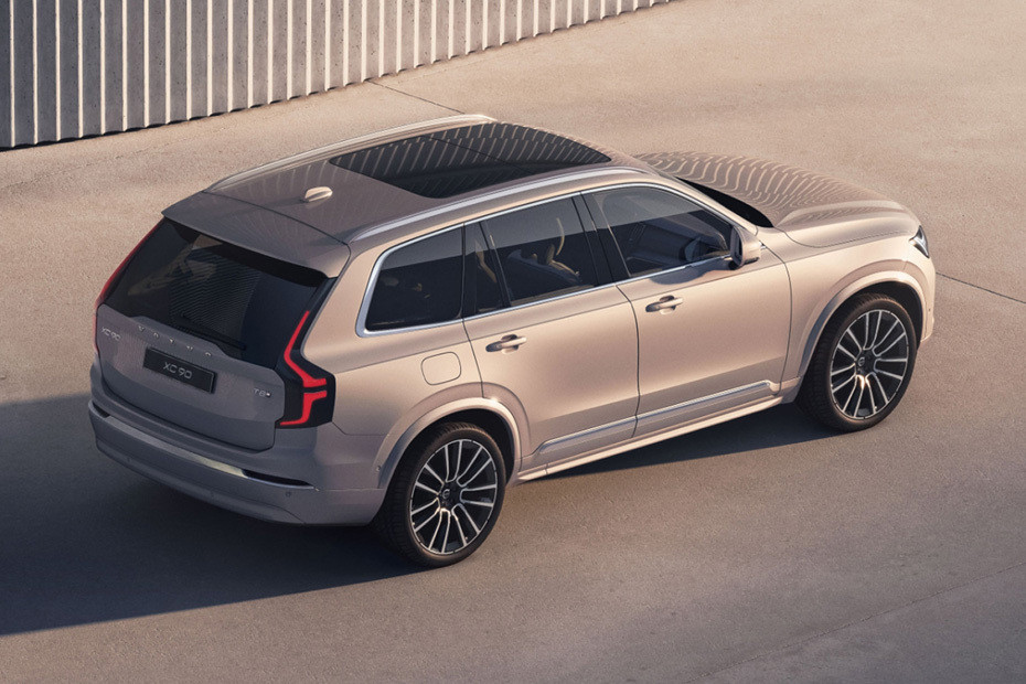 XC90 Rear angle view XC90 Rear angle view