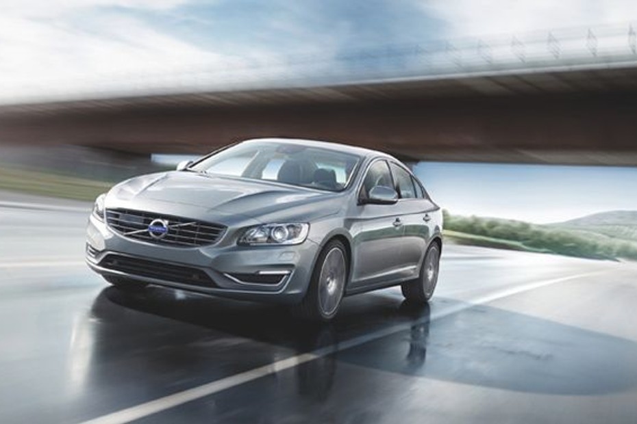 Volvo S60 (2012-2021) Front Angle High View in UAE