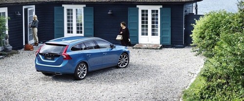 V60 (2014-2021) Rear angle view