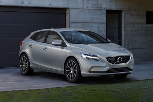 Volvo V40 Front Cross Side View