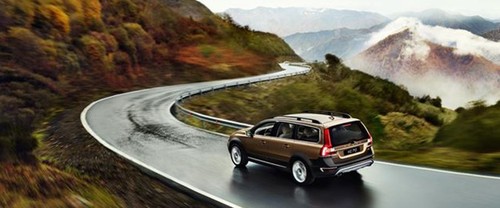 Rear Cross View of Volvo XC70 (2022-2023)