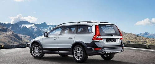 Rear Medium View of Volvo XC70 (2022-2023)
