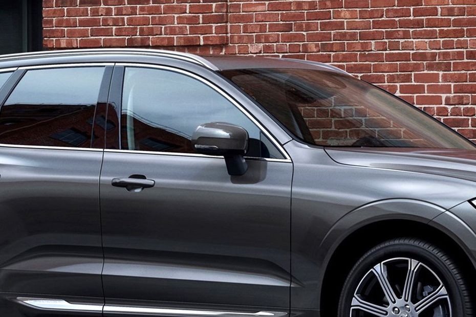 Volvo XC60 (2022-2022) Drivers Side Mirror Front Angle in UAE