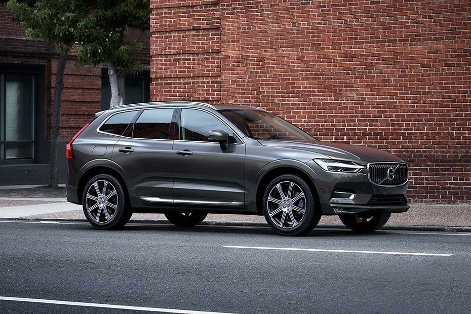 Volvo XC60 (2022-2022) Front Cross Side View in UAE