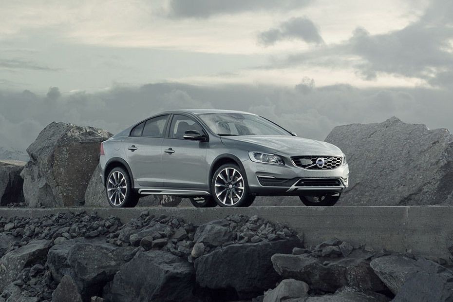 Volvo S60 (2021-2023) Front Cross Side View in UAE