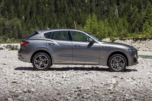 Maserati Levante (2017-2022) Drivers Sideview