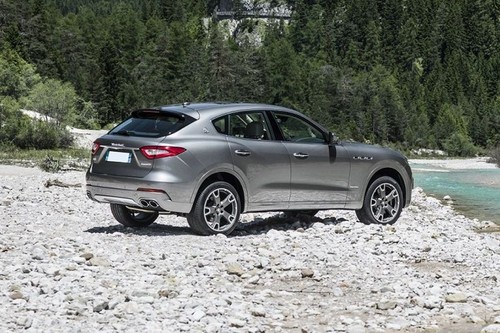 Maserati Levante (2017-2022) Front Cross Side View