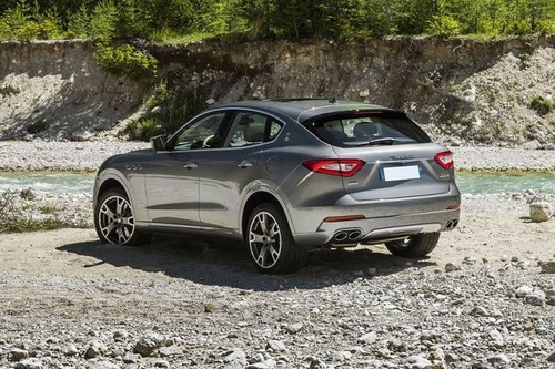 Rear Cross Side View of Maserati Levante (2017-2022)