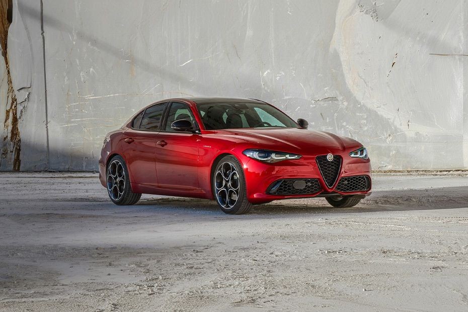 Alfa Romeo Giulia Front Medium View in UAE
