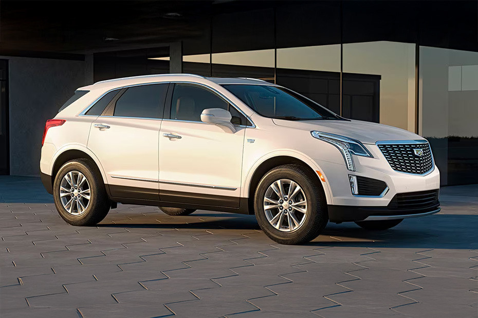 Cadillac XT5 Front Cross Side View in UAE