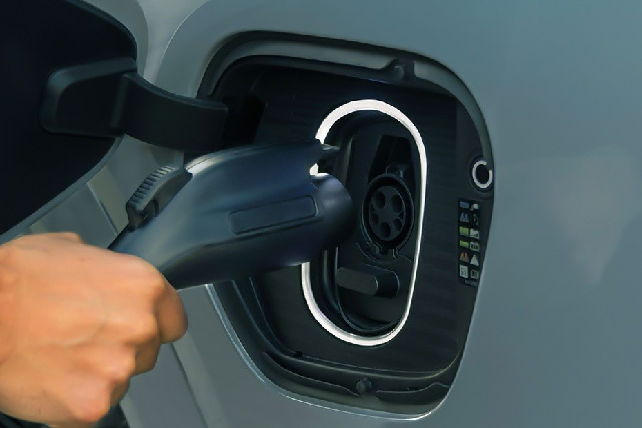 Gas Cap Open of Escalade IQL