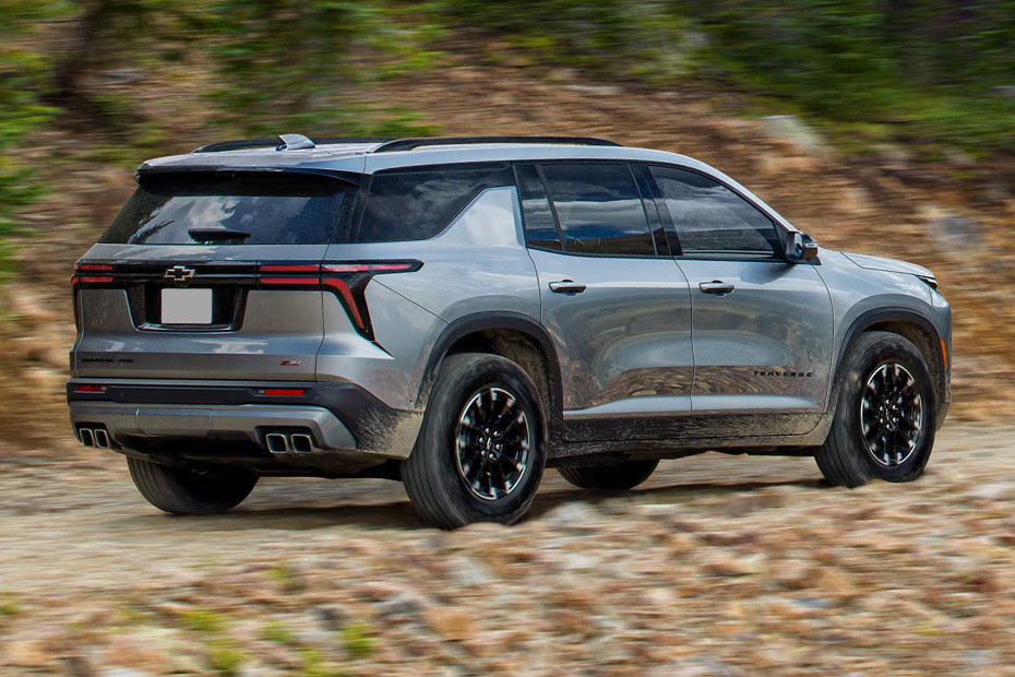 Traverse Rear Medium Side View Traverse Rear Medium Side View