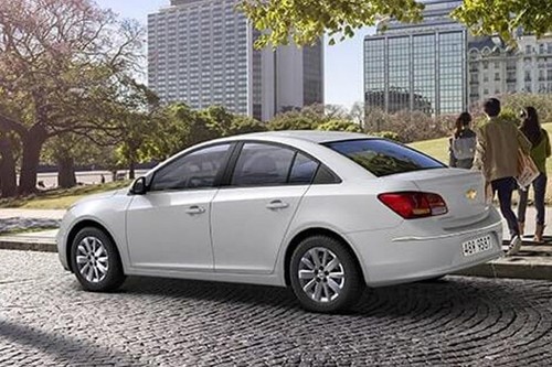 Rear Cross Side View of Chevrolet Cruze (2012-2013)