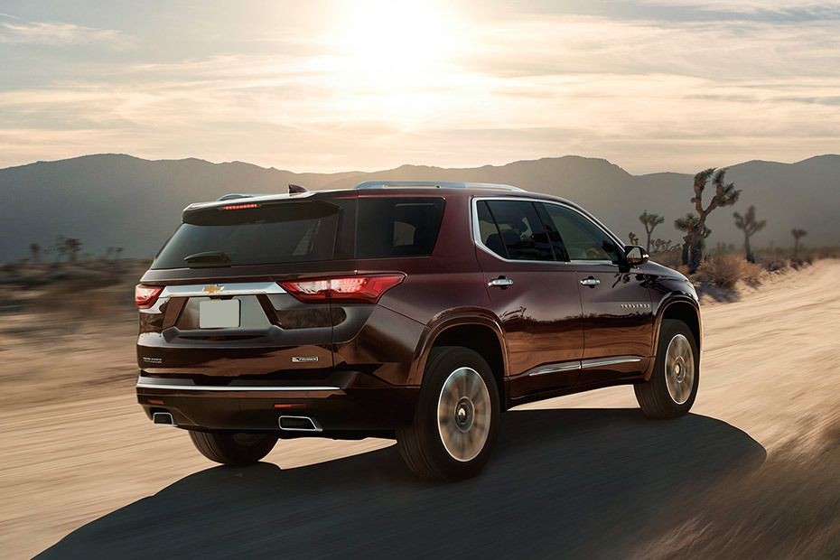 Traverse (2012-2021) Rear angle view in UAE