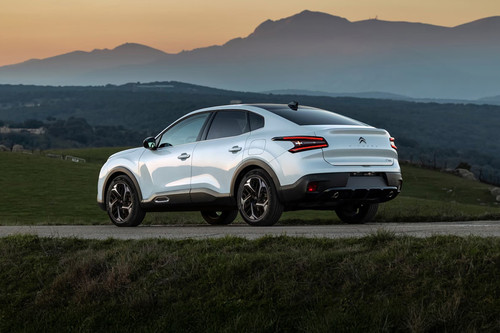 Rear Cross Side View of Citroen C4 X (2024-2025)