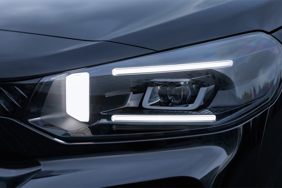 SpaceTourer Headlight in UAE