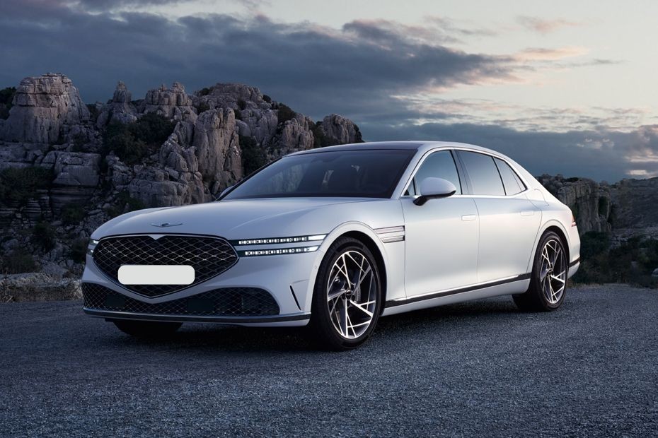 Genesis G90 Front Medium View in UAE