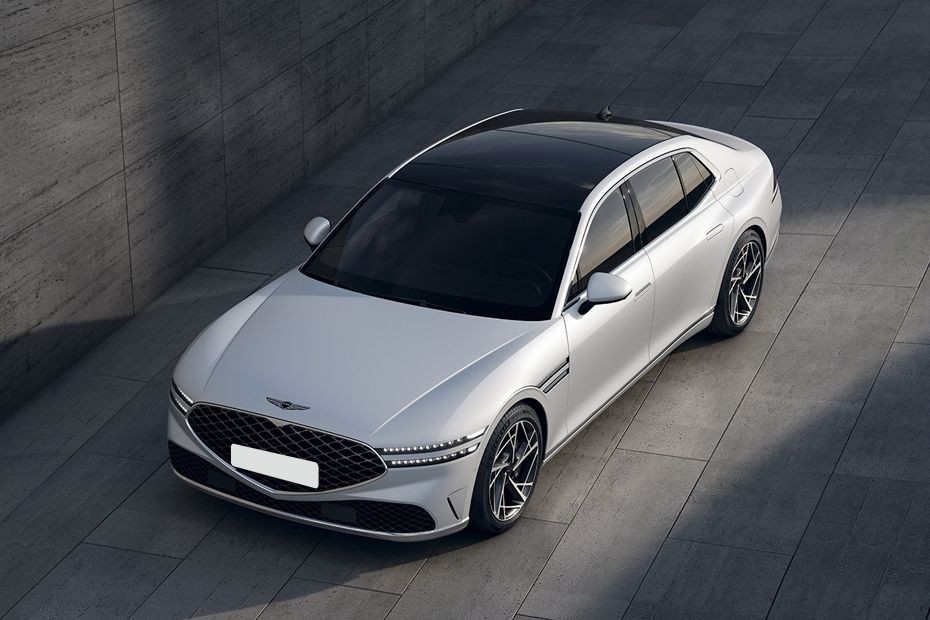 Genesis G90 Front Side View in UAE