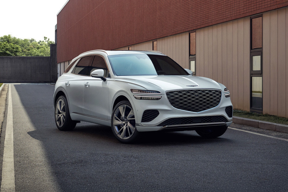 Genesis GV70 Front Medium View in UAE