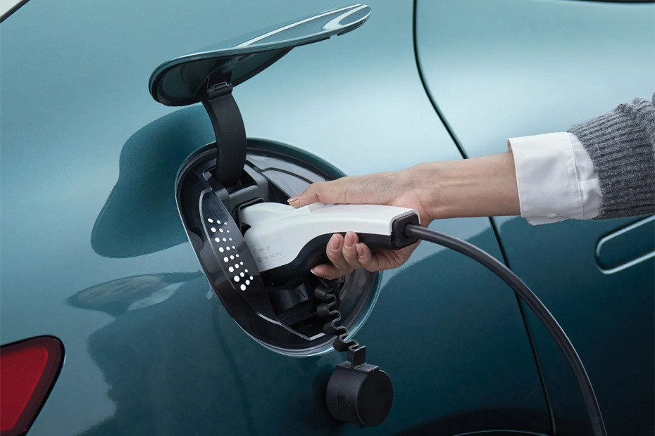 Gas Cap Open of GV 60 in UAE