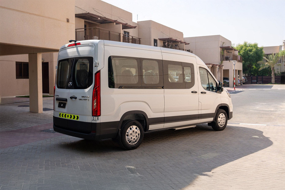 V90 Rear Medium Side View in UAE