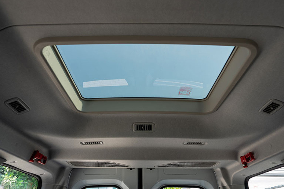 Maxus V90 Sunroof Moonroof in UAE