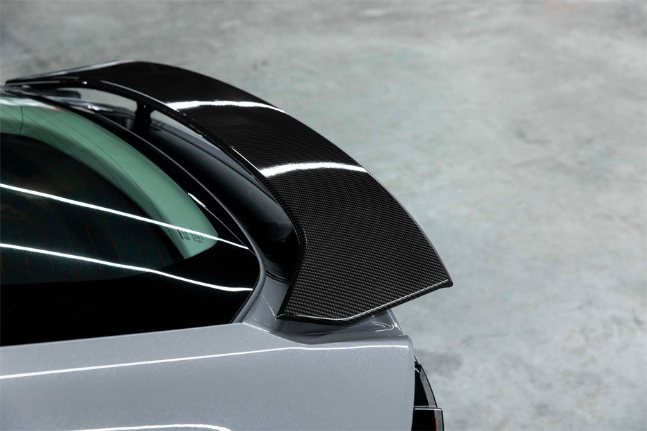 UNI-V Spoiler in UAE