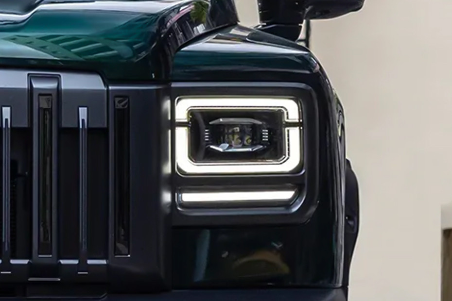 V7 Headlight in UAE