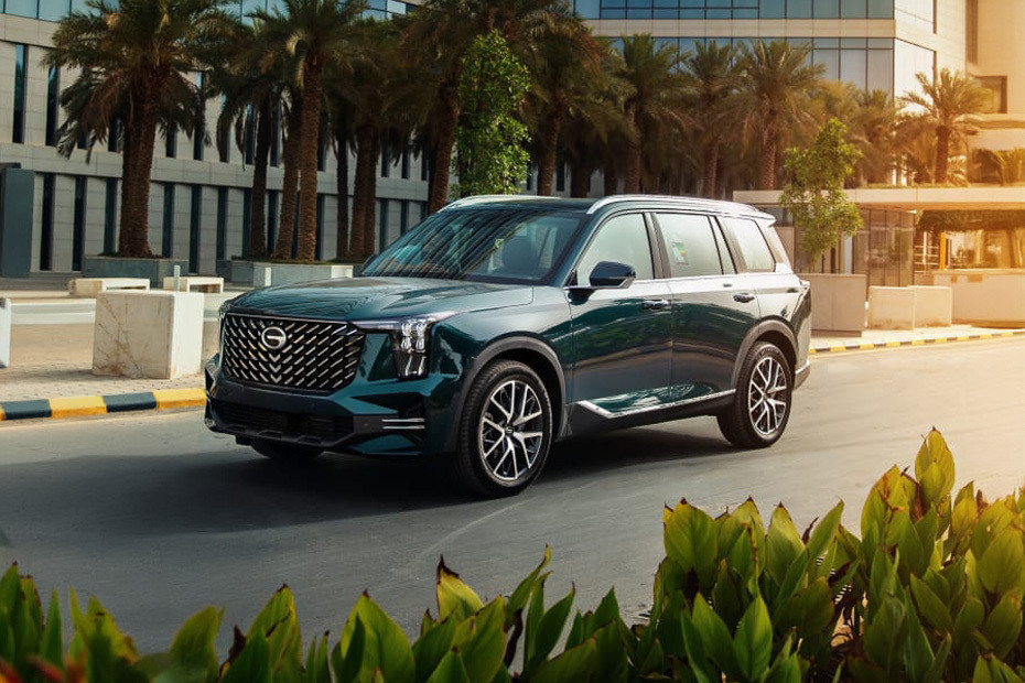 GAC GS8 Front Side View in UAE