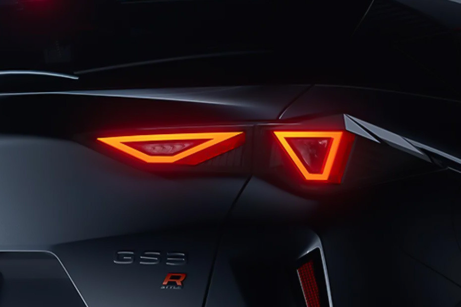 GS3 EMZOOM Tail light in UAE