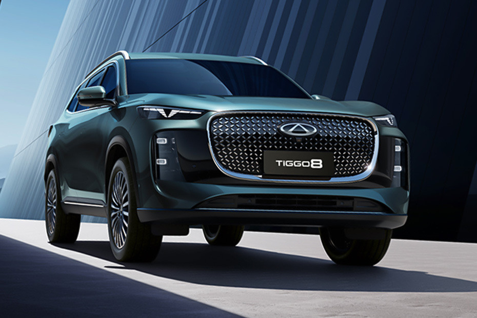  Tiggo 8 Medium Angle Front View in UAE