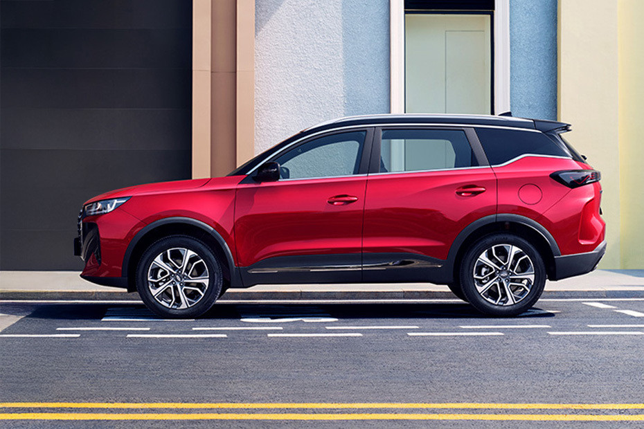  Tiggo 7 Side view in UAE