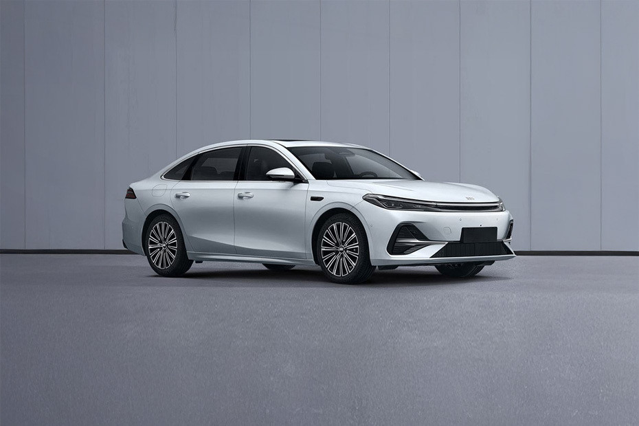 Geely Galaxy A7 EM-i PHEV Front Medium View in UAE