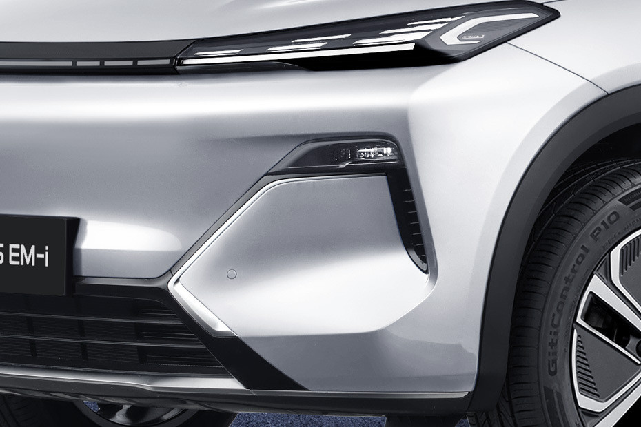 EX5 EM-i Front Fog Lamp in UAE