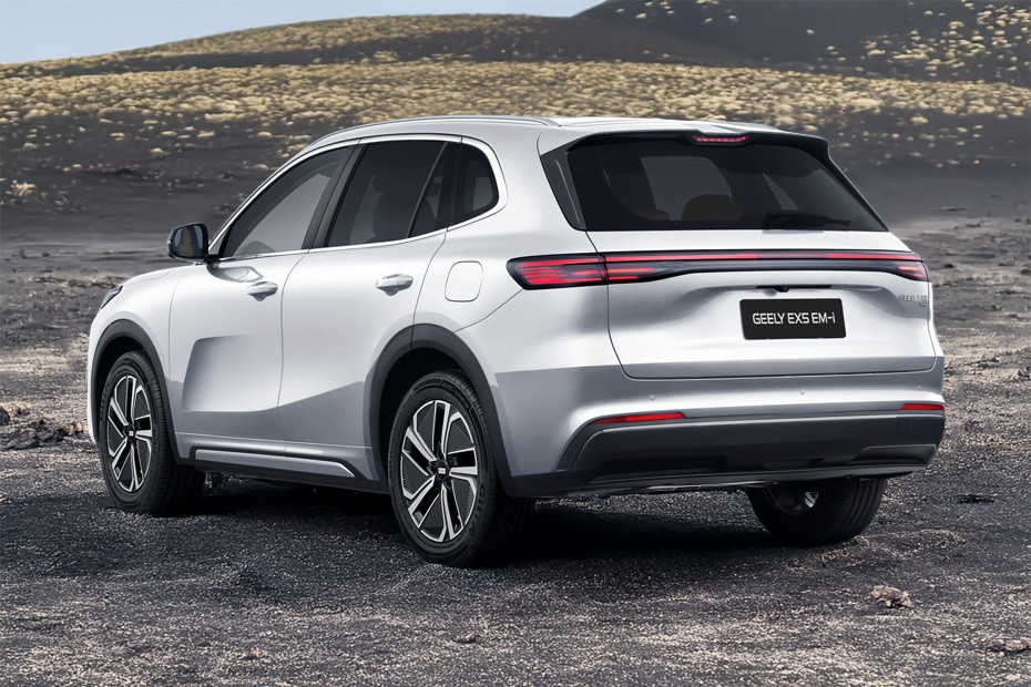 Rear Medium View of Geely EX5 EM-i in UAE