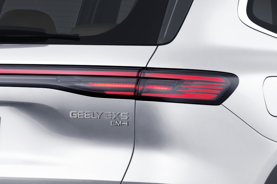 EX5 EM-i Tail light in UAE