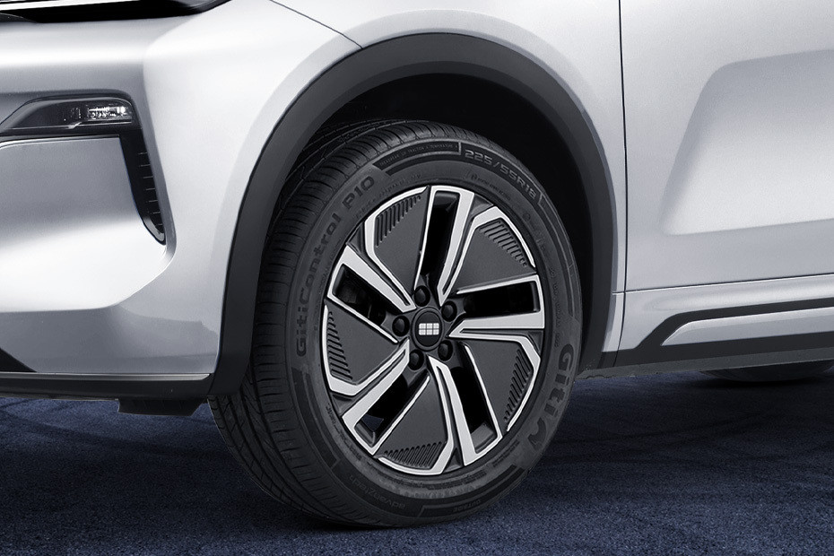 EX5 EM-i Wheel in UAE