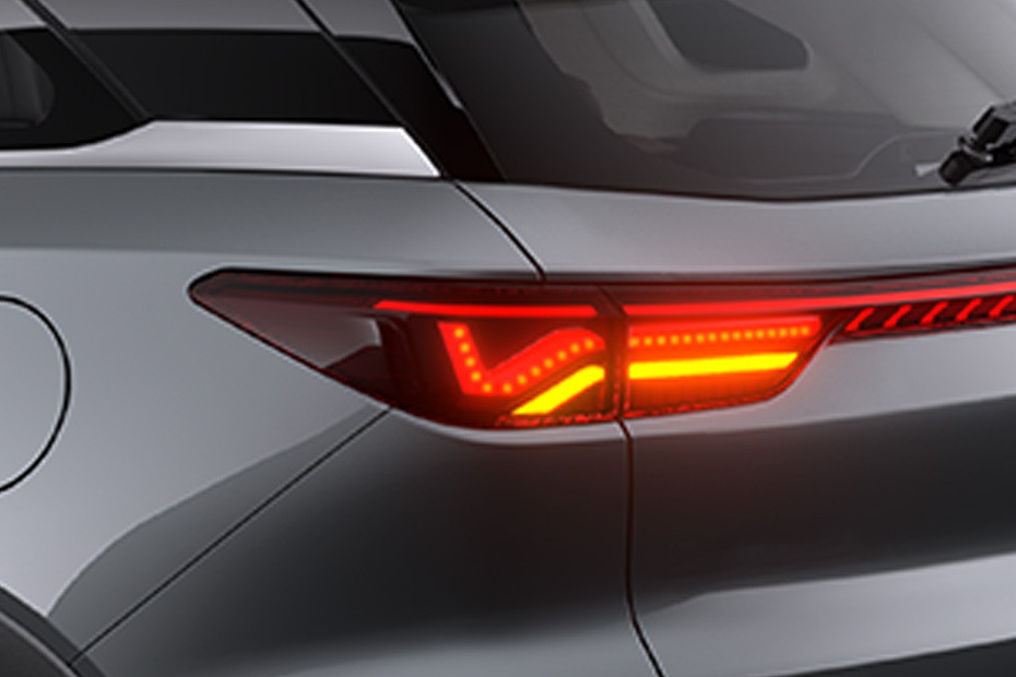 JS6 Tail light in UAE