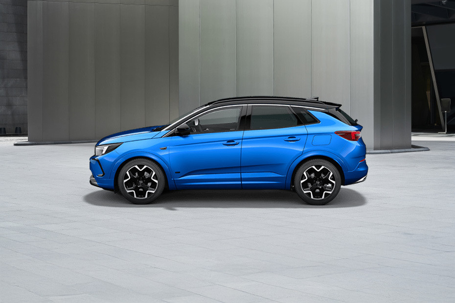 Grandland Side view in UAE