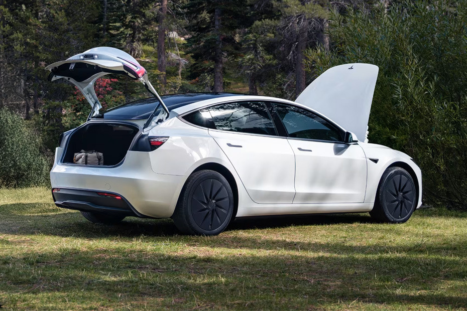 Model 3	 Rear angle view in UAE