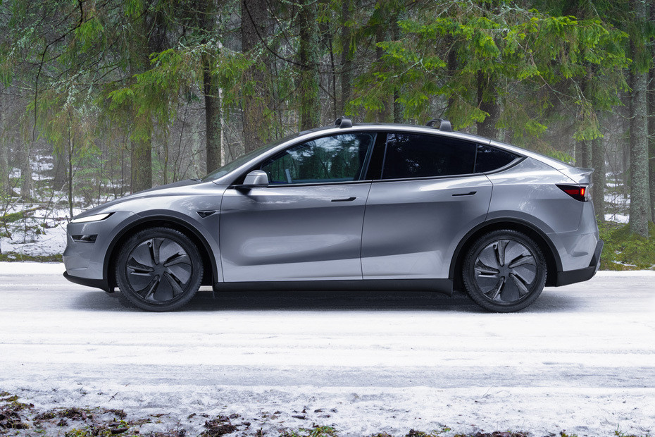 Model Y Side view Model Y Side view