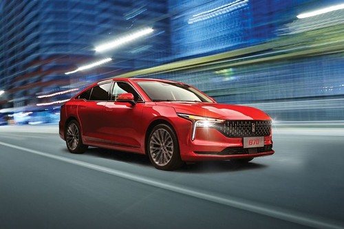 B70 Front angle low view