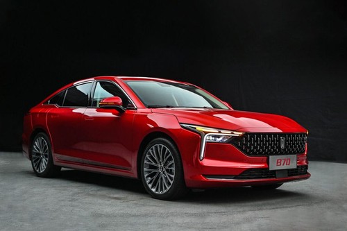 Bestune B70 Front Cross Side View